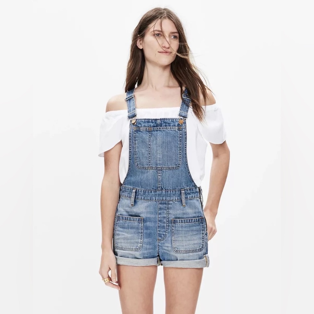 Madewell Adirondack Short Overalls in Isley Wash